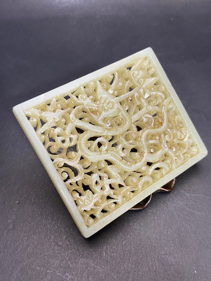 An Exquisite White Jade Dragon Pattern Ornament - 2