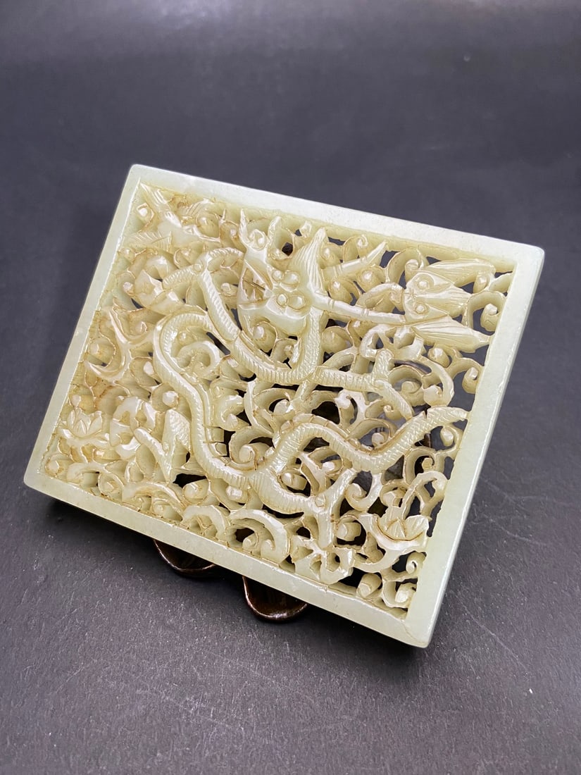 An Exquisite White Jade Dragon Pattern Ornament - 3