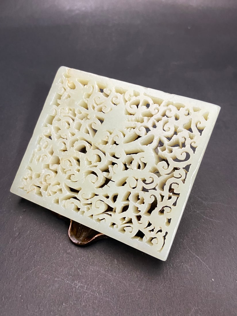 An Exquisite White Jade Dragon Pattern Ornament - 6