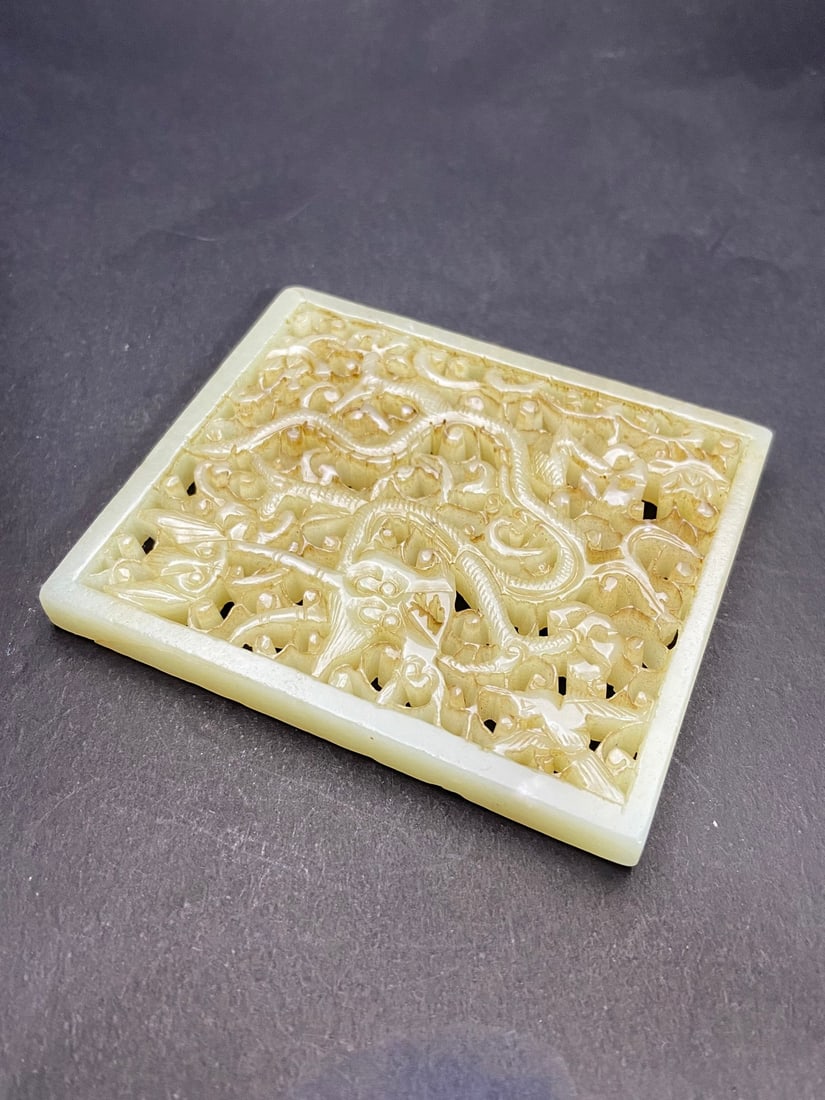 An Exquisite White Jade Dragon Pattern Ornament - 7