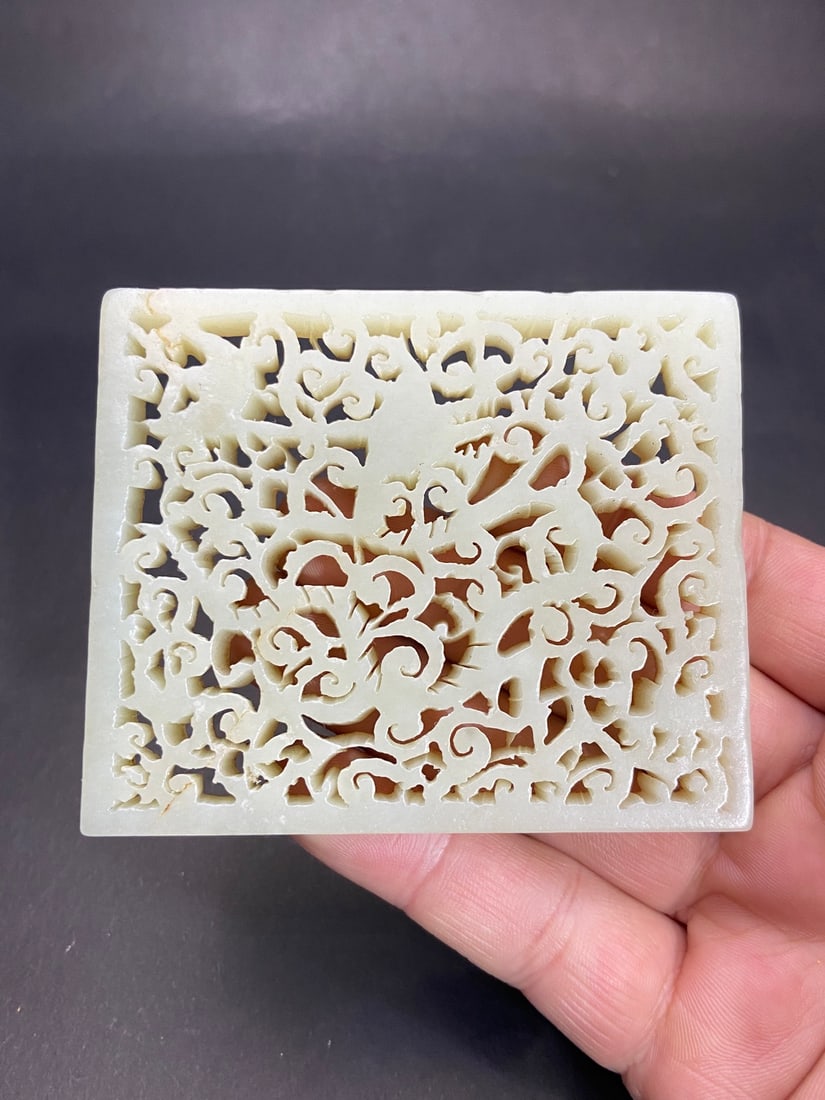 An Exquisite White Jade Dragon Pattern Ornament - 9