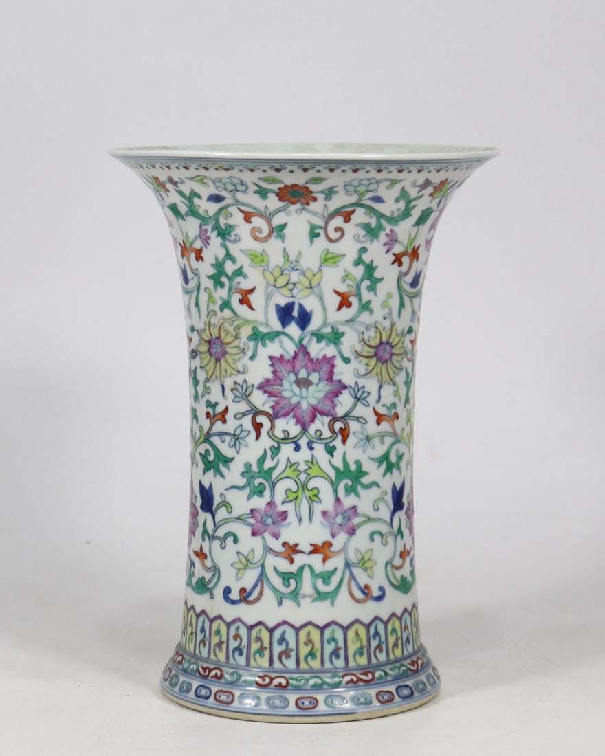 An Exquisite Doucai Lotus Pattern Vase - 4