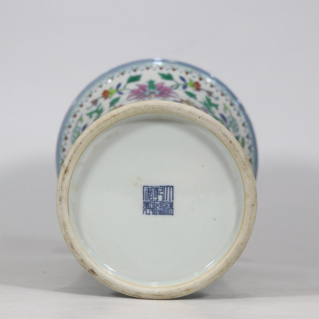 An Exquisite Doucai Lotus Pattern Vase - 9