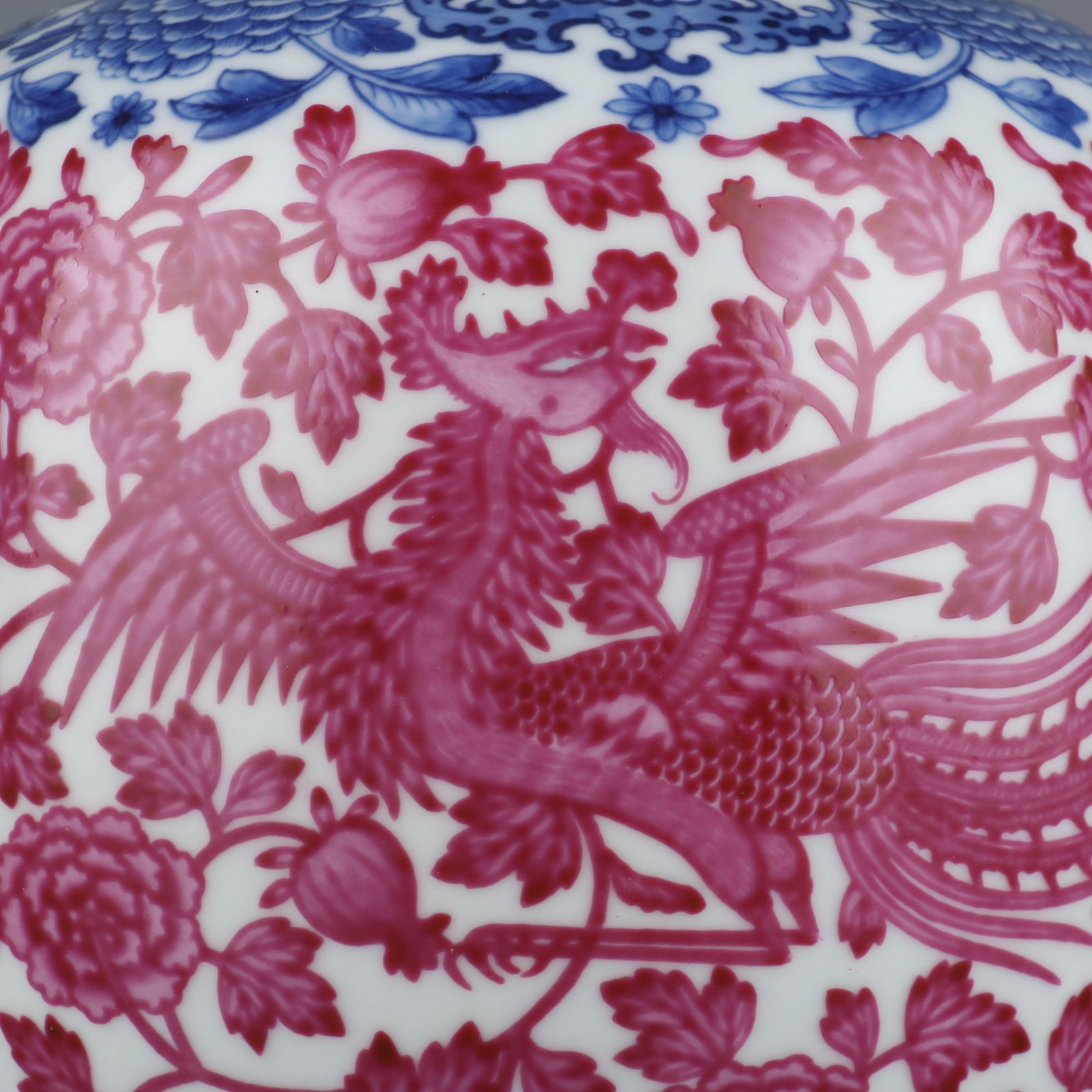 An Exquisite Blue and White Ruby Red-Glazed Dragon and Phoenix Pattern Lotus Pattern Vase - 7