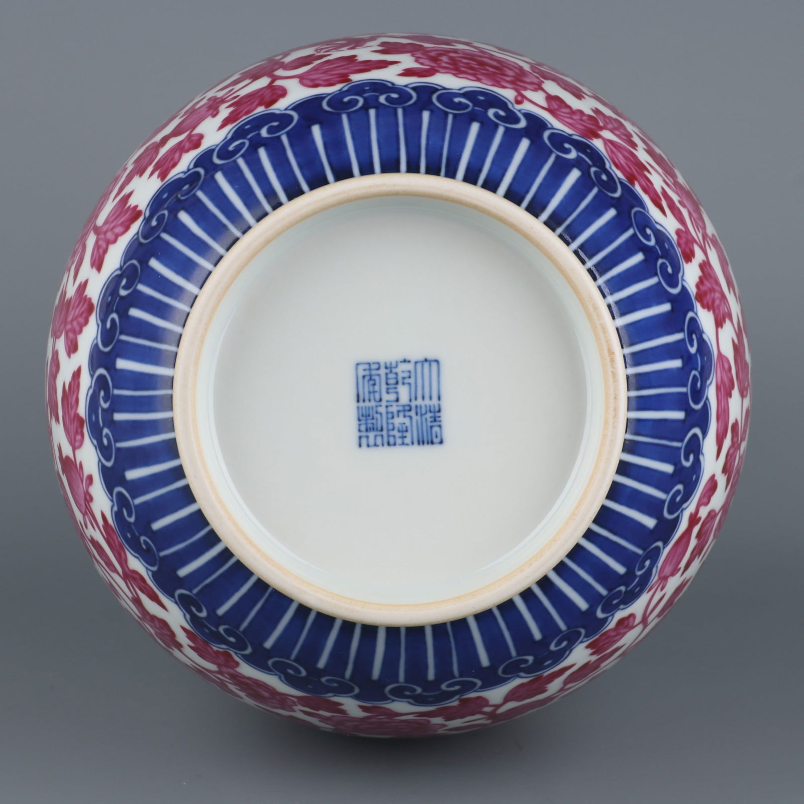 An Exquisite Blue and White Ruby Red-Glazed Dragon and Phoenix Pattern Lotus Pattern Vase - 9