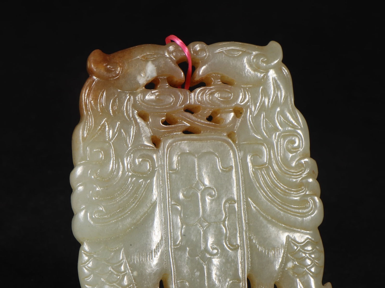 An Exquisite White Jade Ornament - 3