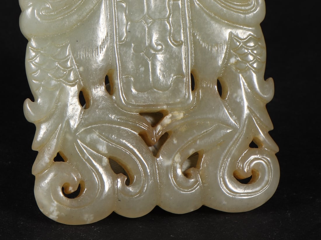 An Exquisite White Jade Ornament - 4