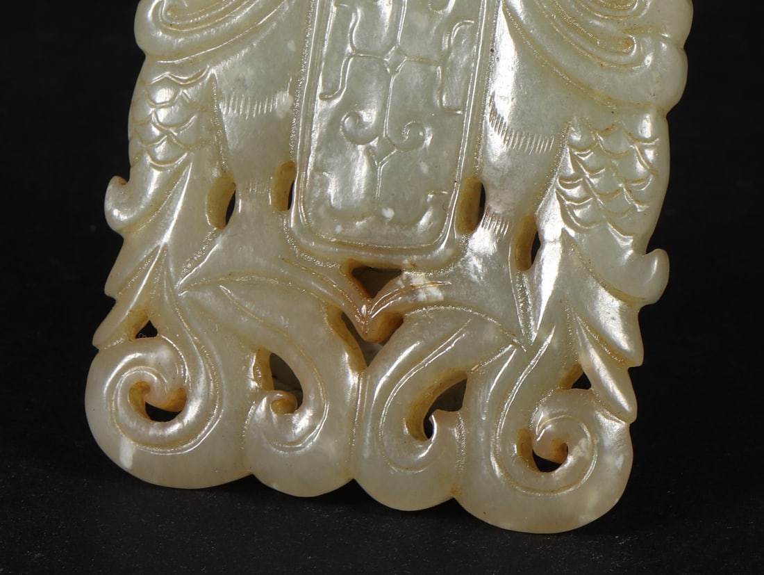 An Exquisite White Jade Ornament - 8