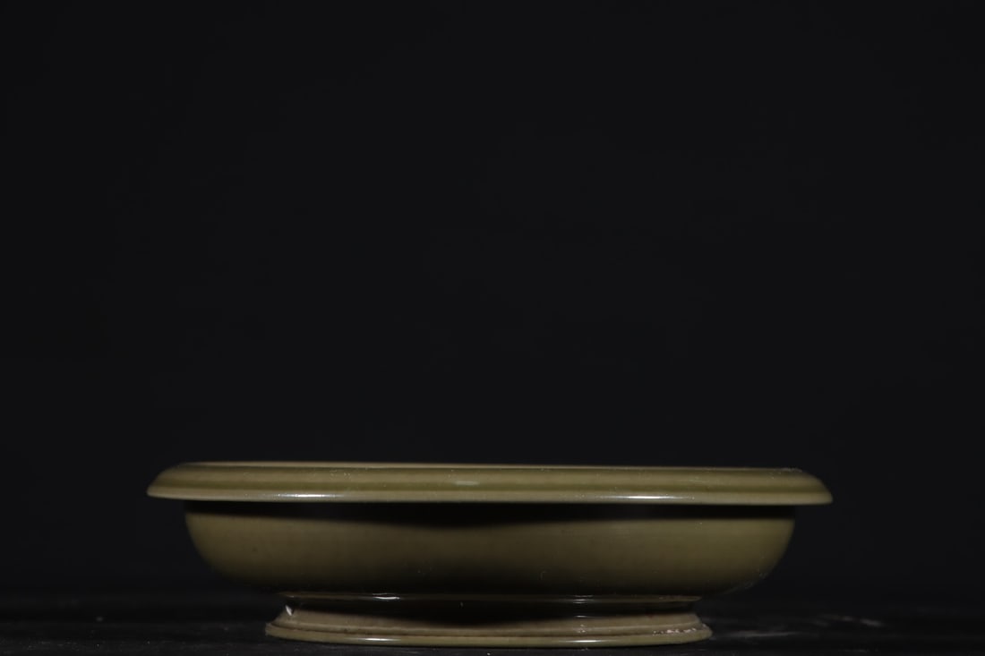 An Exquisite Yue yao Celadon Brush Washer (1 of 9)