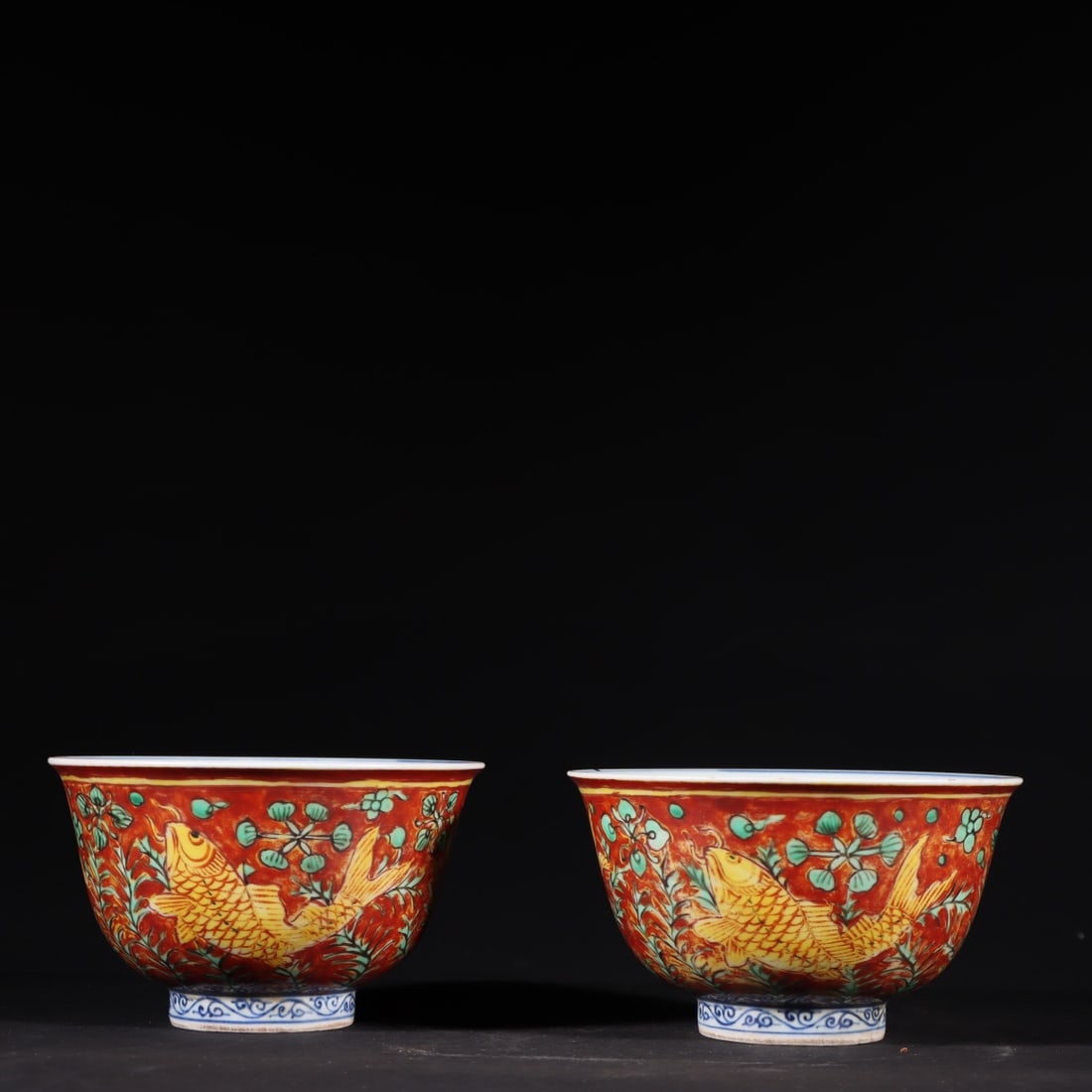 A Pair of Exquisite Wucai Fish and Lotus Pattern Flower and Bird Pattern Bowl: A Pair of Exquisite Wucai Fish and Lotus Pattern Flower and Bird Pattern Bowl Ming Dynasty, China Jiajing Six-character Mark Size:7.6cmx12.3cm (The Dimensions Of All Batches Are Manually