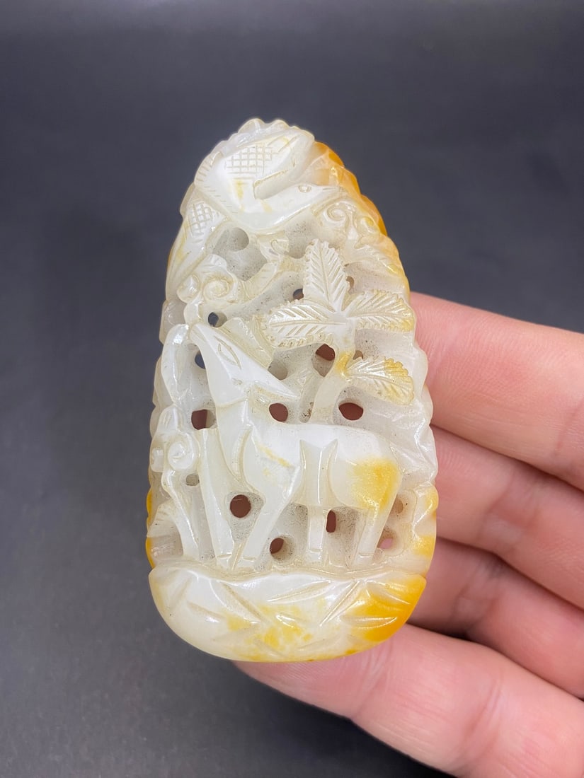 An Exquisite White Jade Flower and Bird Pattern Deer Pattern Pendant - 9