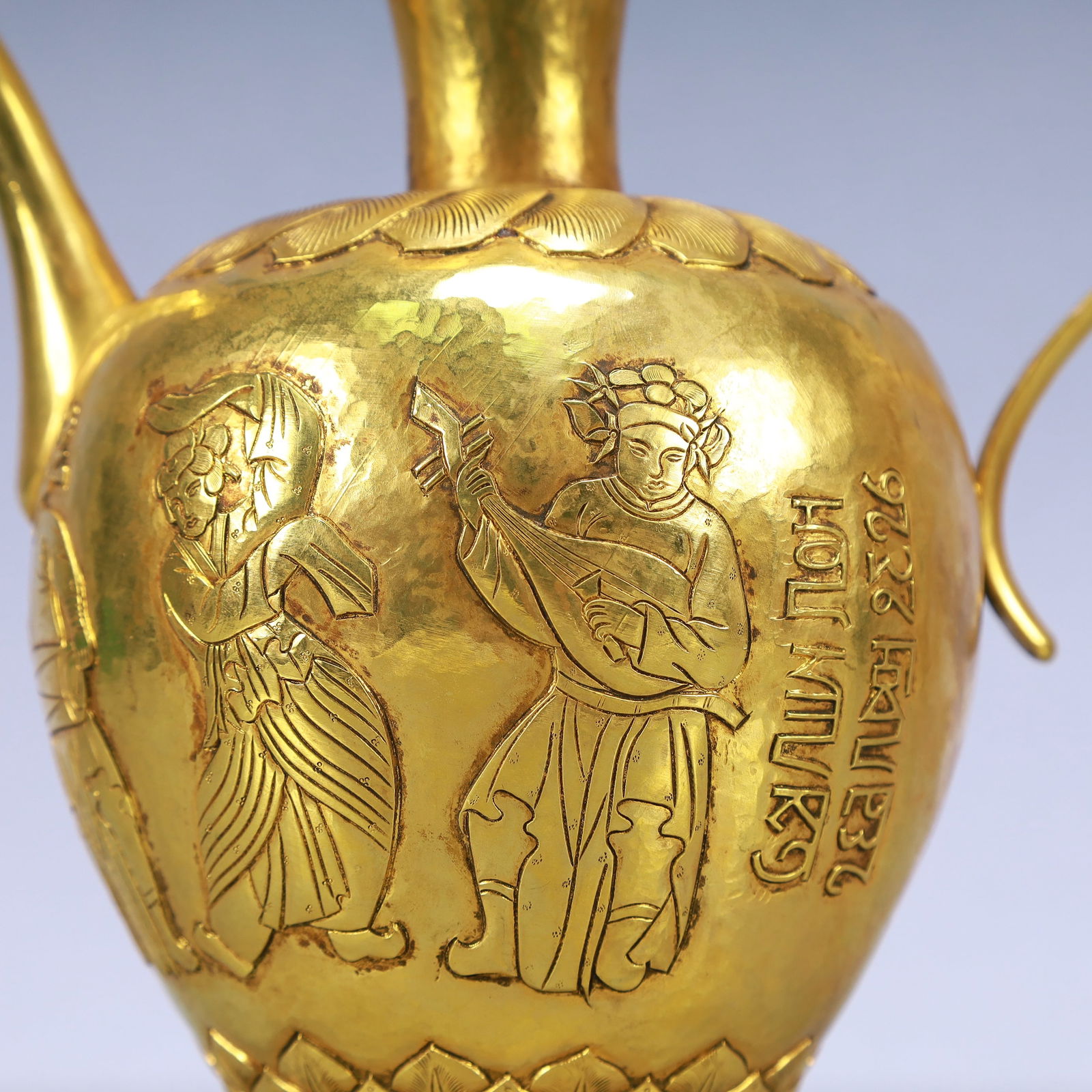 A Exquisite Gilt Bronze Figures Pattern Ewer - 6