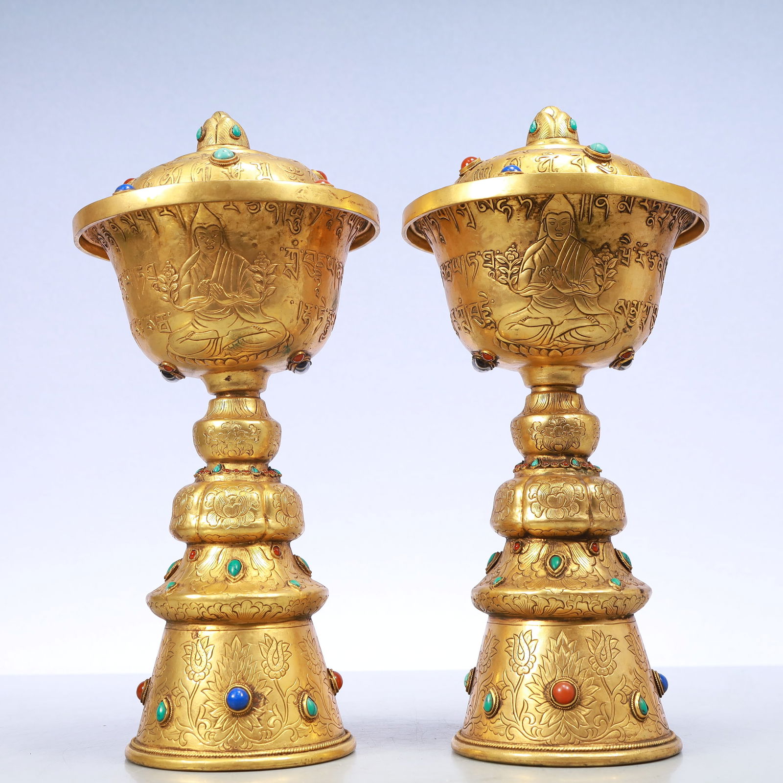 A Exquisite A pair of Gilt Bronze Inlaid Gems Lotus Pattern Figures Pattern -With Inscription Bowl (1 of 12)