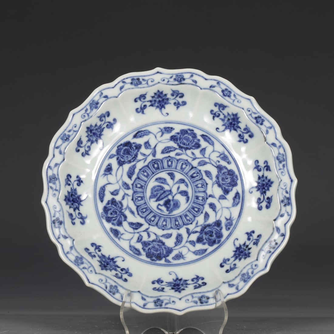 An Exquisite Blue and White Lotus Pattern Plate - 2