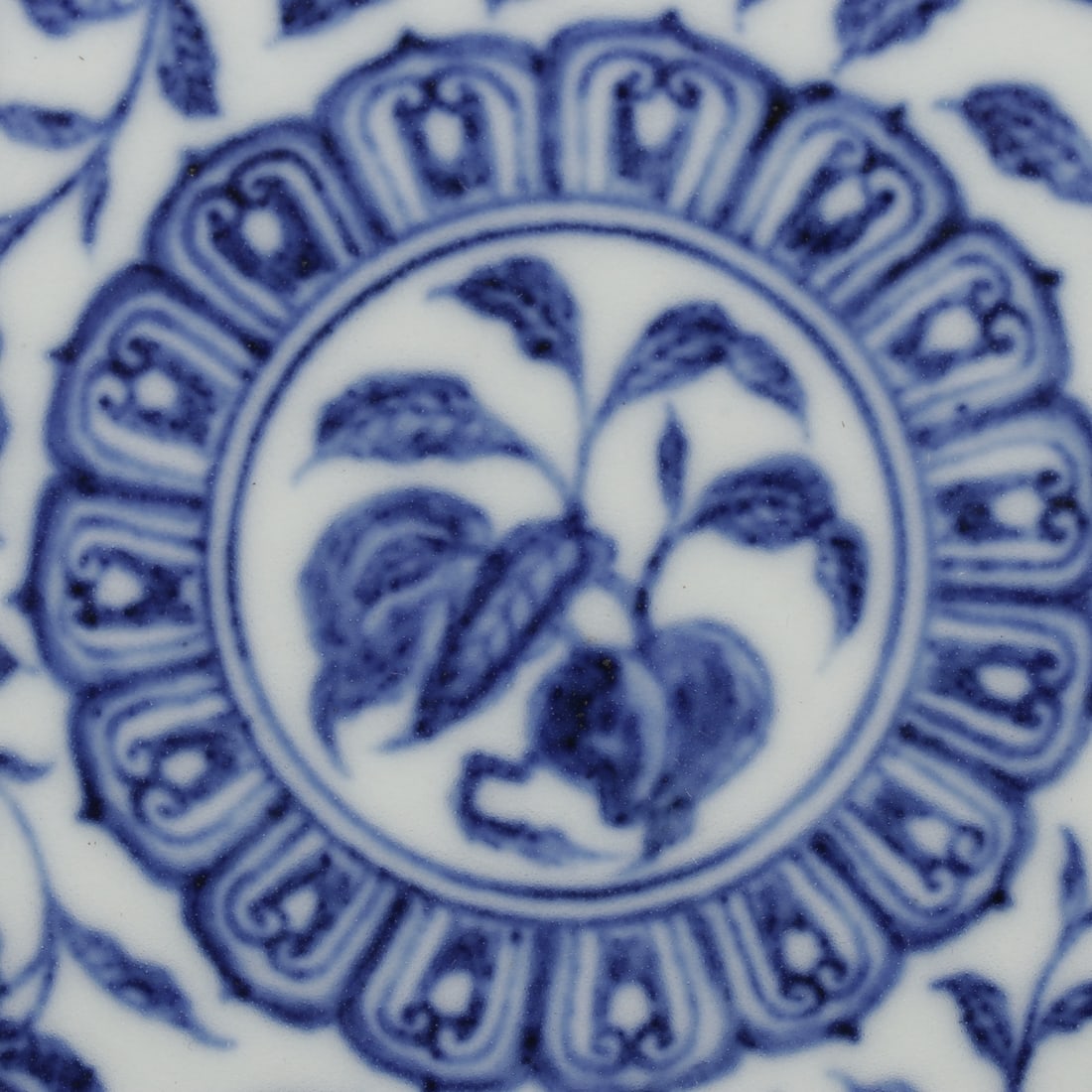 An Exquisite Blue and White Lotus Pattern Plate - 6