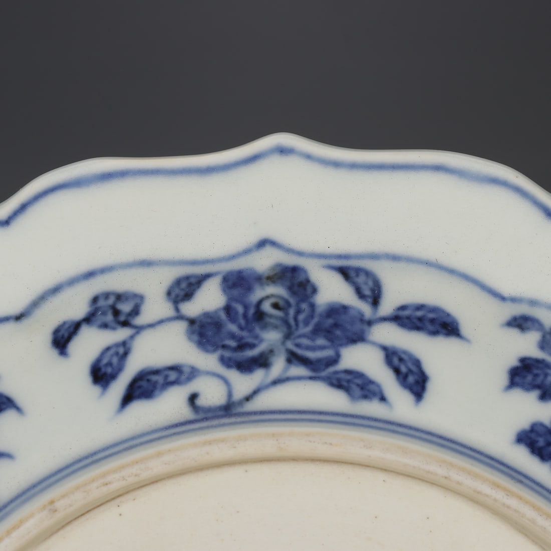 An Exquisite Blue and White Lotus Pattern Plate - 8