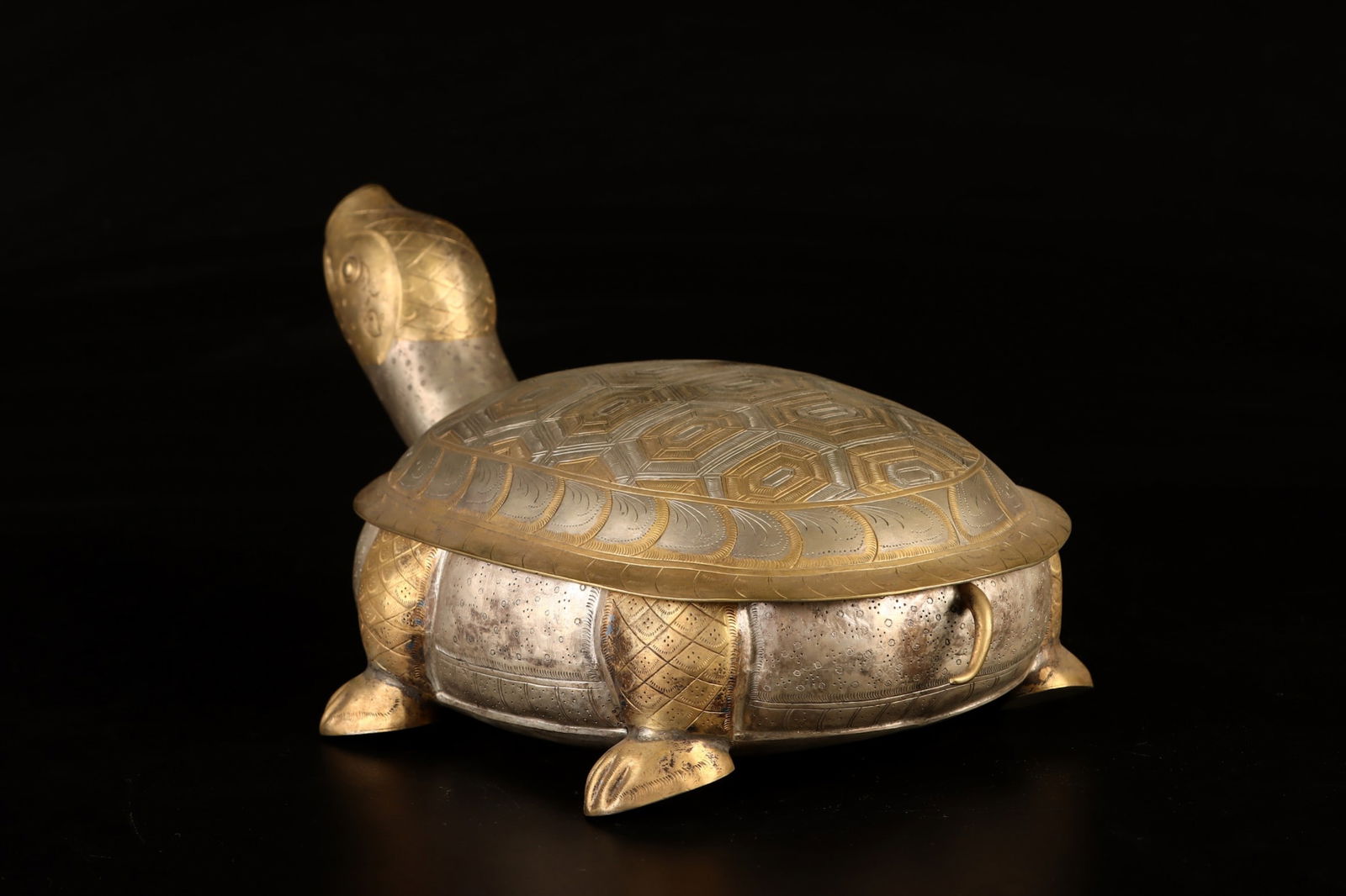 An Exquisite Gilt Bronze Turtle-Shaped Box - 2