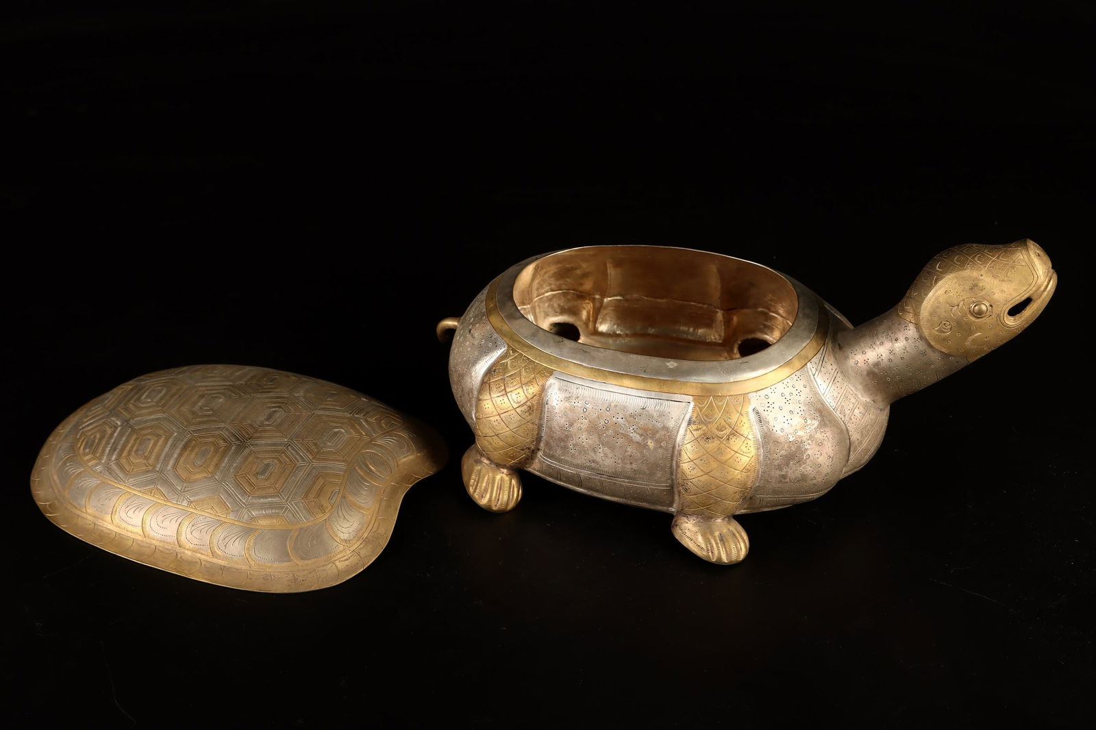 An Exquisite Gilt Bronze Turtle-Shaped Box - 5