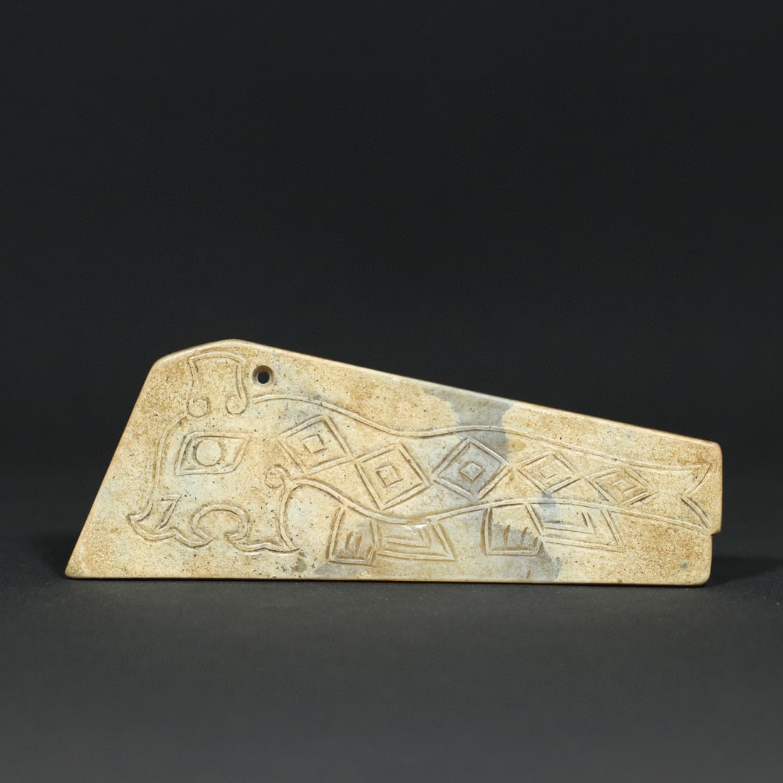 An Exquisite White Jade Tiger Pattern Ornament - 2