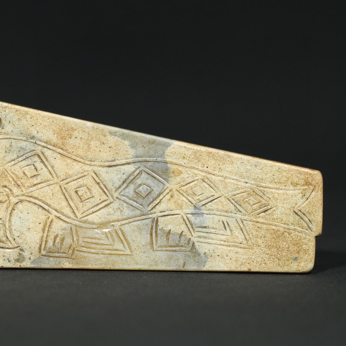 An Exquisite White Jade Tiger Pattern Ornament - 9