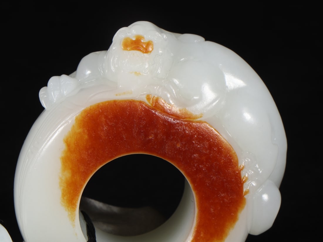 An Exquisite White Jade Ring - 5