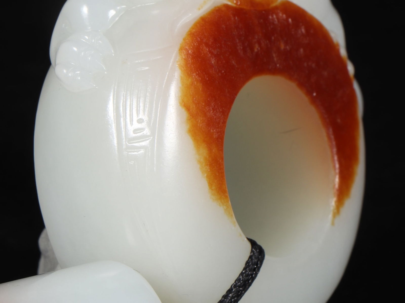 An Exquisite White Jade Ring - 6