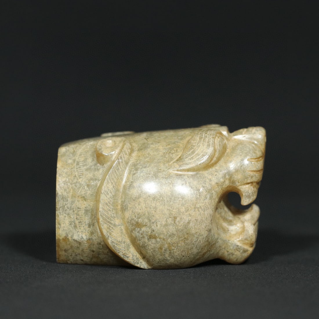 An Exquisite White Jade Ornament - 2