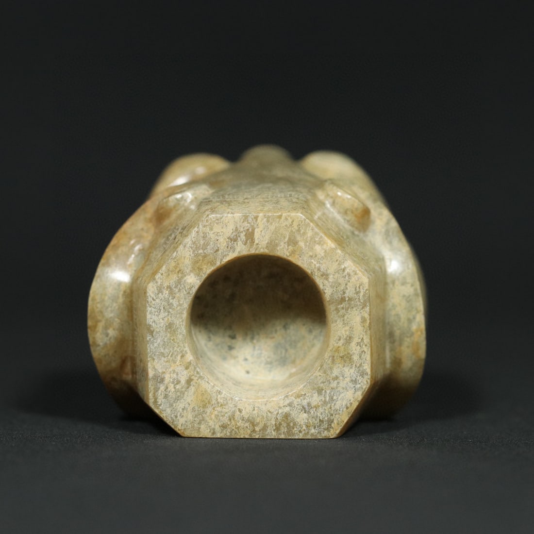 An Exquisite White Jade Ornament - 5