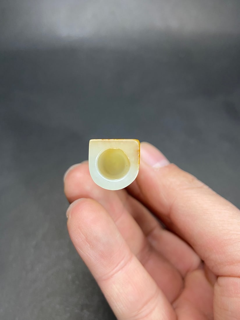 An Exquisite White Jade Ornament - 7