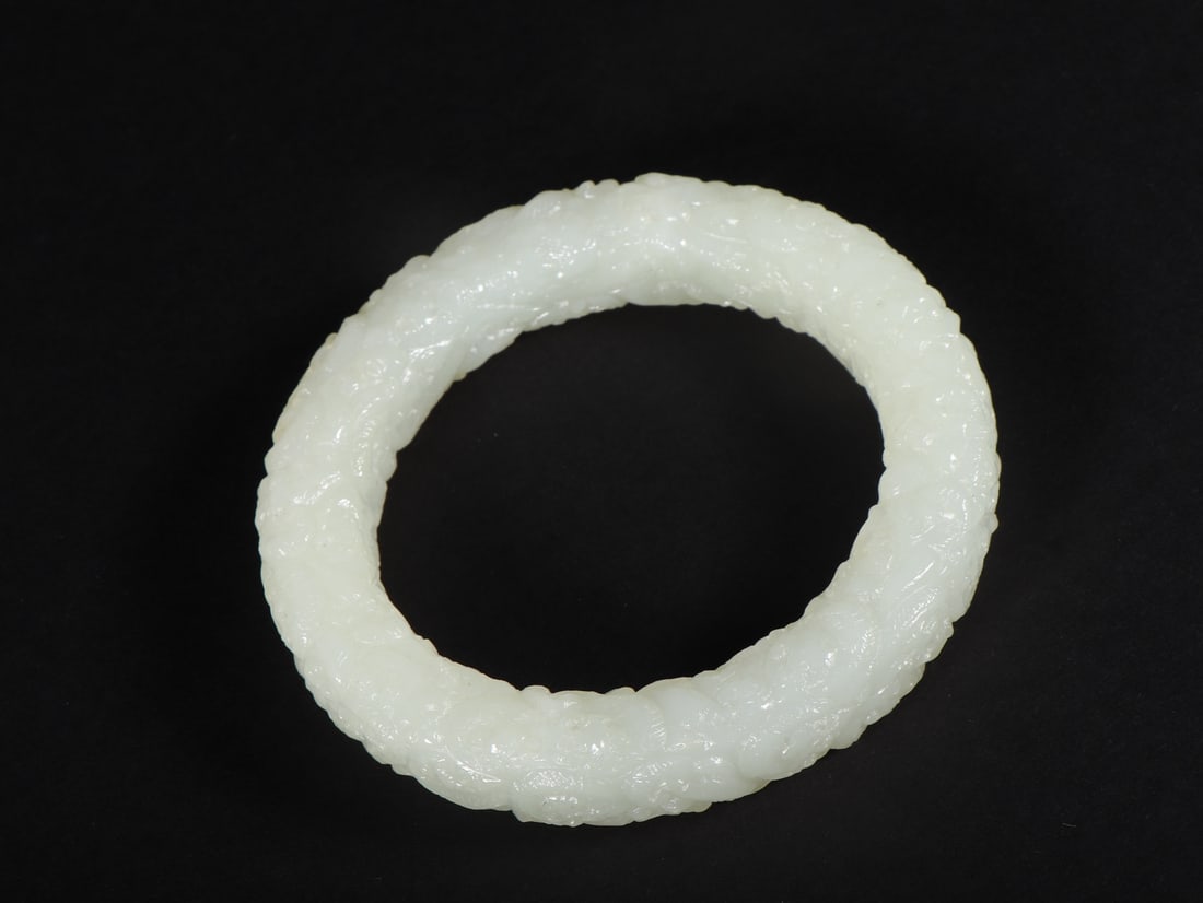 An Exquisite White Jade Dragon Pattern Bracelets - 9