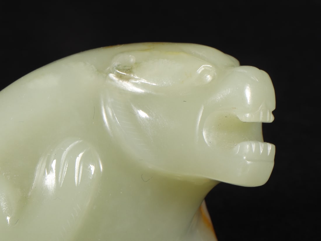 An Exquisite White Jade Bear Ornament - 5
