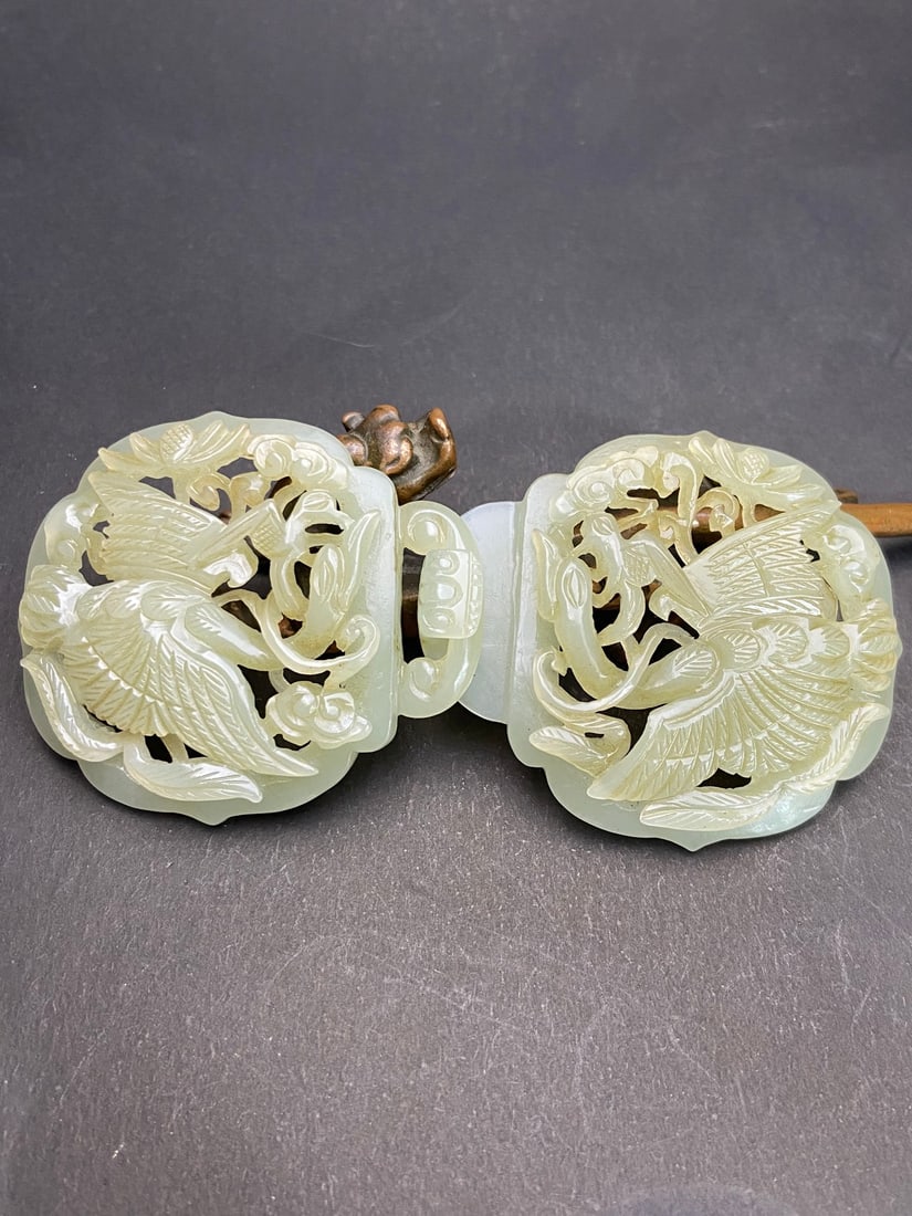 An Exquisite White Jade Flower and Bird Pattern Ornament: An Exquisite White Jade Flower and Bird Pattern Ornament Liao Dynasty, China Size:127mmx60mmx10mm Weight:77g (The Dimensions Of All Batches Are Manually Measured.If You Need More Detailed