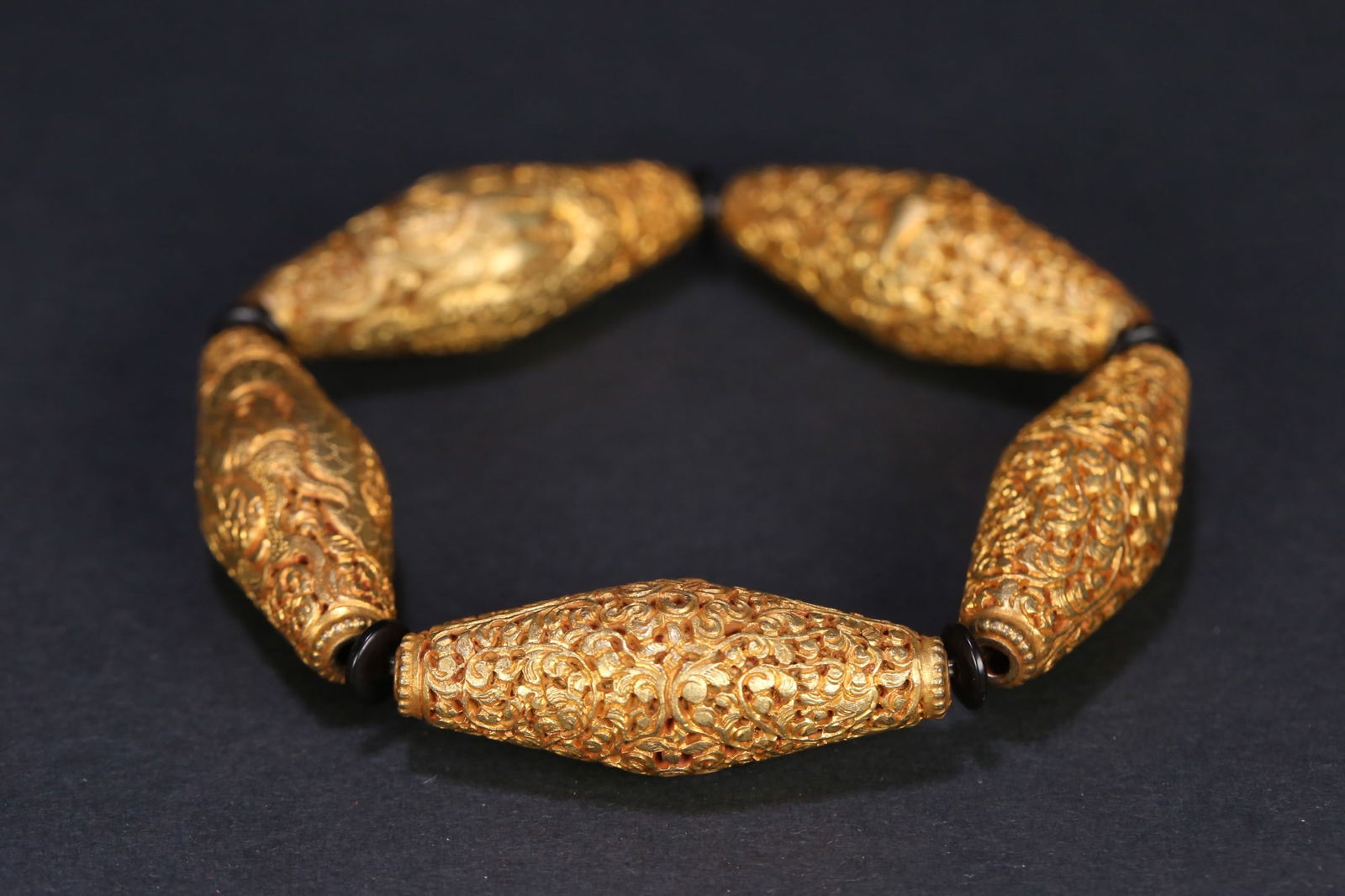 An Exquisite Gilt Bronze Lotus Pattern Eight Treasures Pattern Dragon Pattern Bracelets - 2