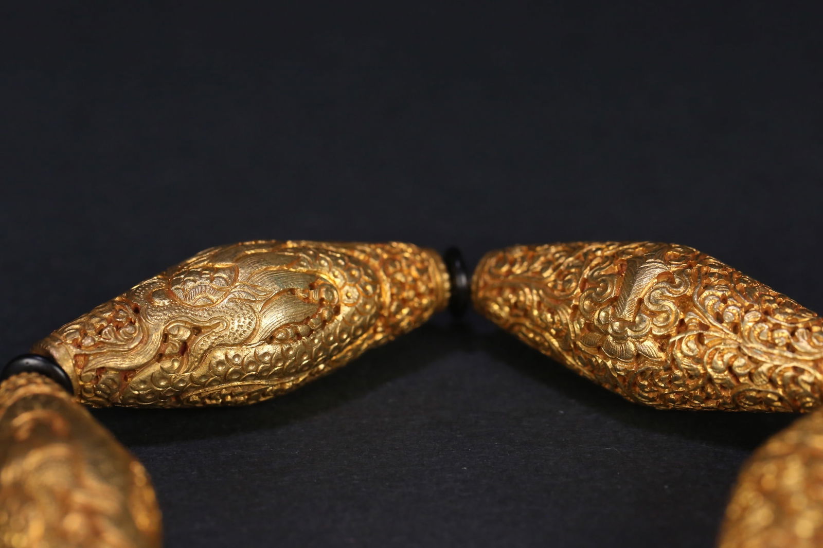 An Exquisite Gilt Bronze Lotus Pattern Eight Treasures Pattern Dragon Pattern Bracelets - 3