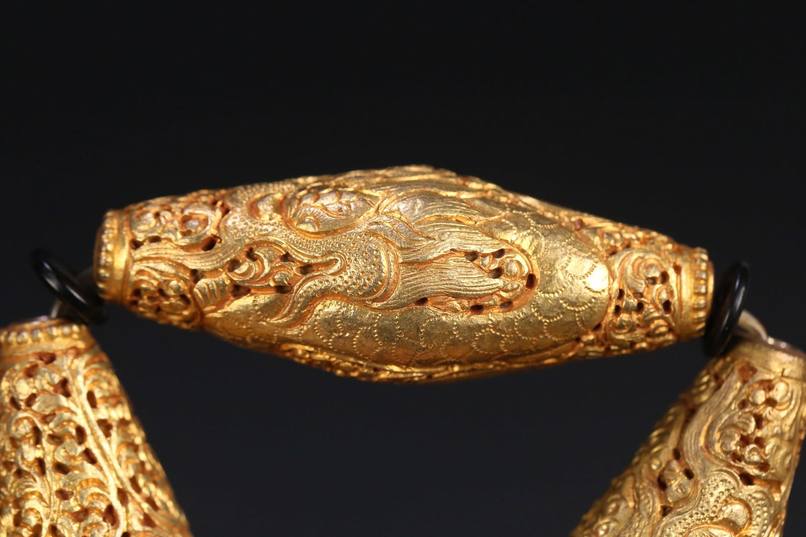 An Exquisite Gilt Bronze Lotus Pattern Eight Treasures Pattern Dragon Pattern Bracelets - 4