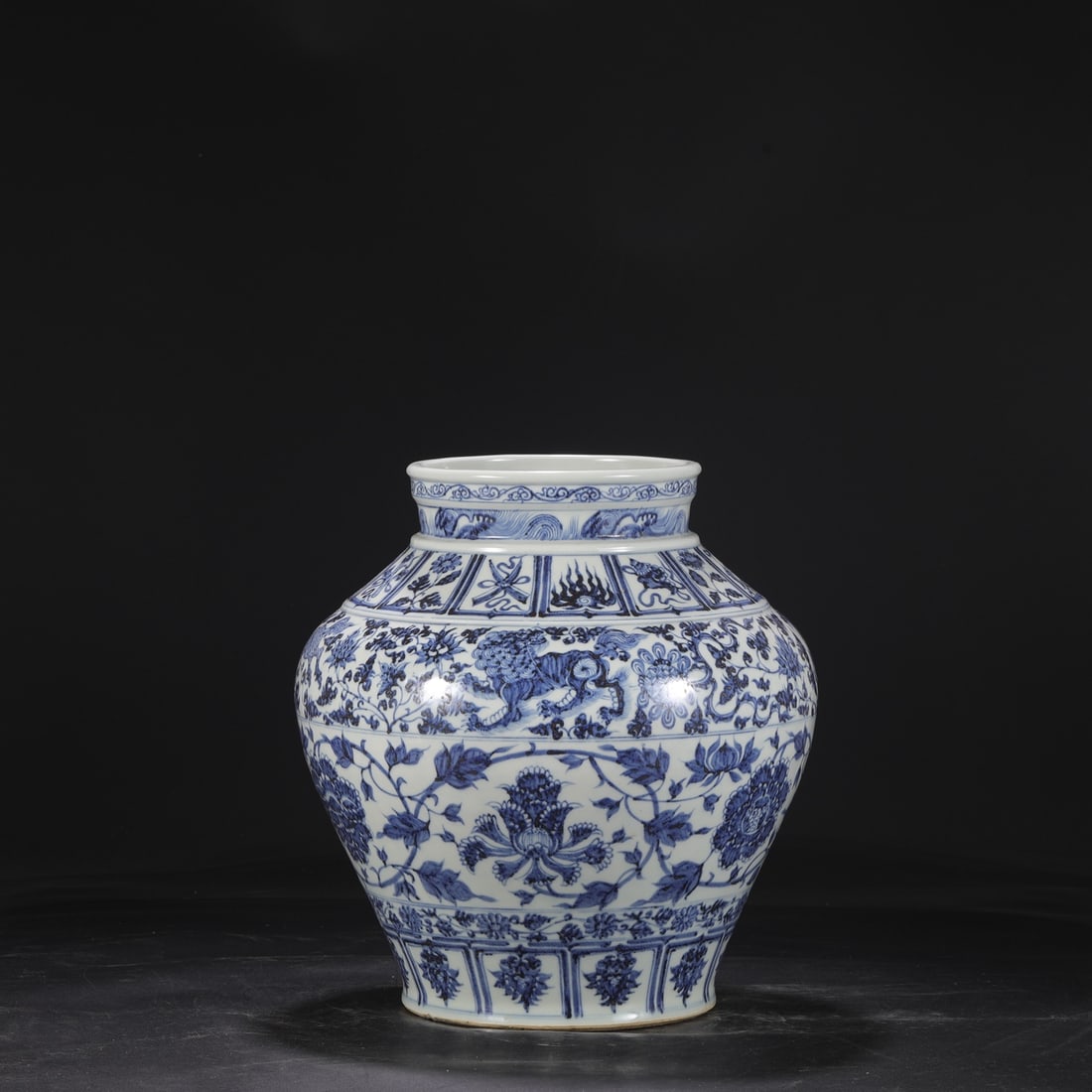 An Exquisite Blue and White Lotus Pattern Lion Pattern Jar - 2