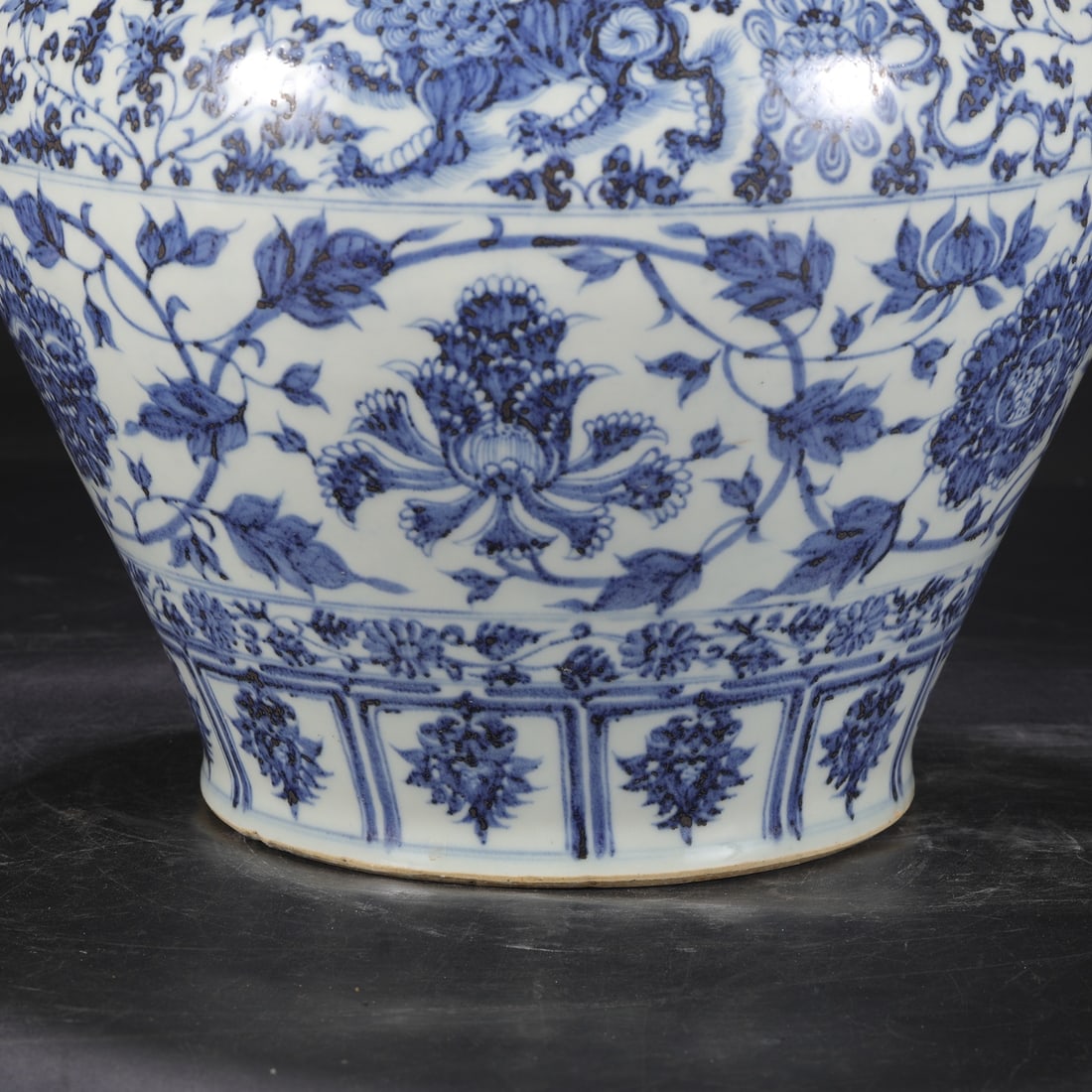 An Exquisite Blue and White Lotus Pattern Lion Pattern Jar - 4