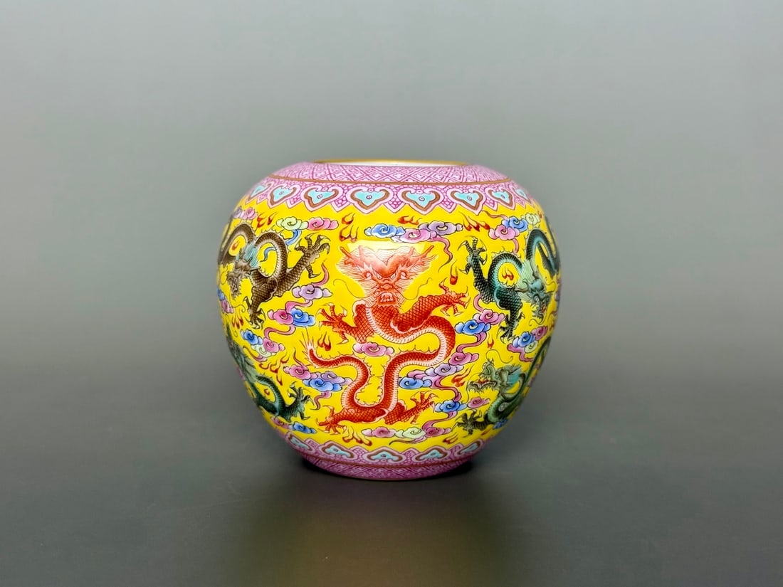 An Exquisite Agate Red-Glazed Painted Gold Dragon Pattern Jar: An Exquisite Agate Red-Glazed Painted Gold Dragon Pattern Jar Qing Dynasty, China Qianlong Four-character Mark Size:7cmx7.8cm (The Dimensions Of All Batches Are Manually Measured.If You Need More