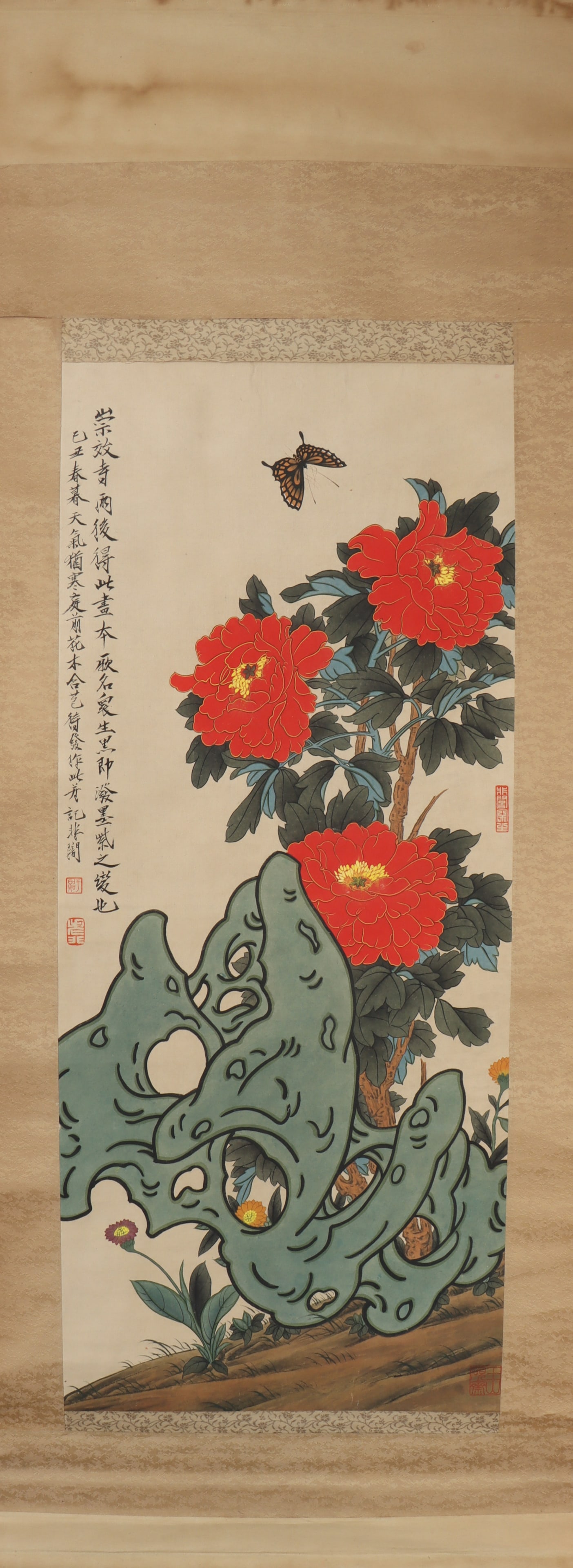 A Chinese Vertical Scroll Ink Painting of Flower and Butterfly on Paper: A Chinese Vertical Scroll Ink Painting of Flower and Butterfly on Paper Yu feian Size:85cmx36cm (The Dimensions Of All Batches Are Manually Measured.If You Need More Detailed Information, Please