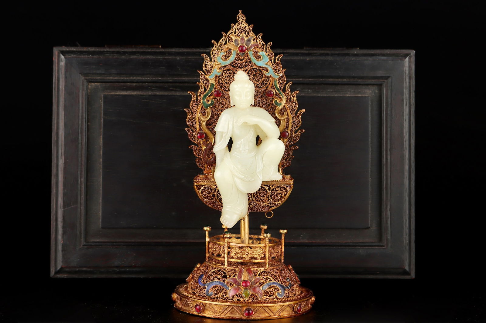 An Exquisite Gilt Bronze Inlaid White Jade Buddha Statue Ornament: An Exquisite Gilt Bronze Inlaid White Jade Buddha Statue Ornament Qing Dynasty, China Qianlong Four-character Mark Size:21cmx9.5cm Weight:388g (The Dimensions Of All Batches Are Manually