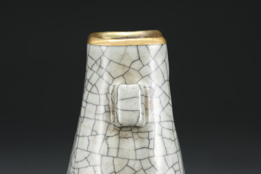 An Exquisite Ge yao Double-Ears Vase - 5