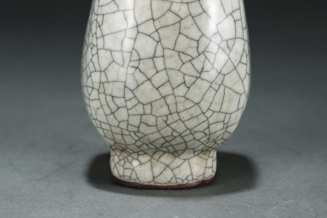 An Exquisite Ge yao Double-Ears Vase - 6
