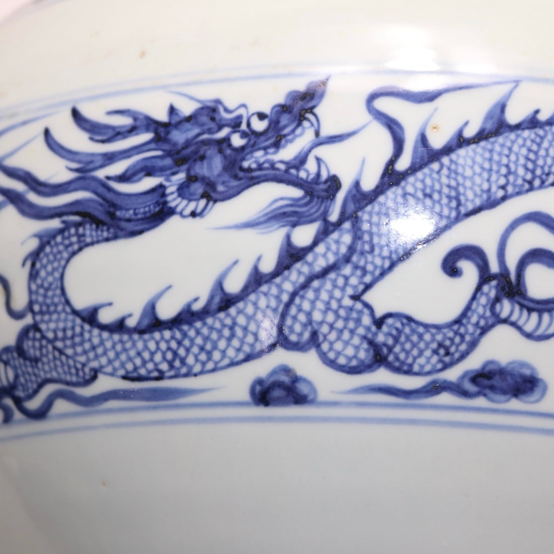 An Exquisite Blue and White Lotus Pattern Dragon Pattern Jar - 6