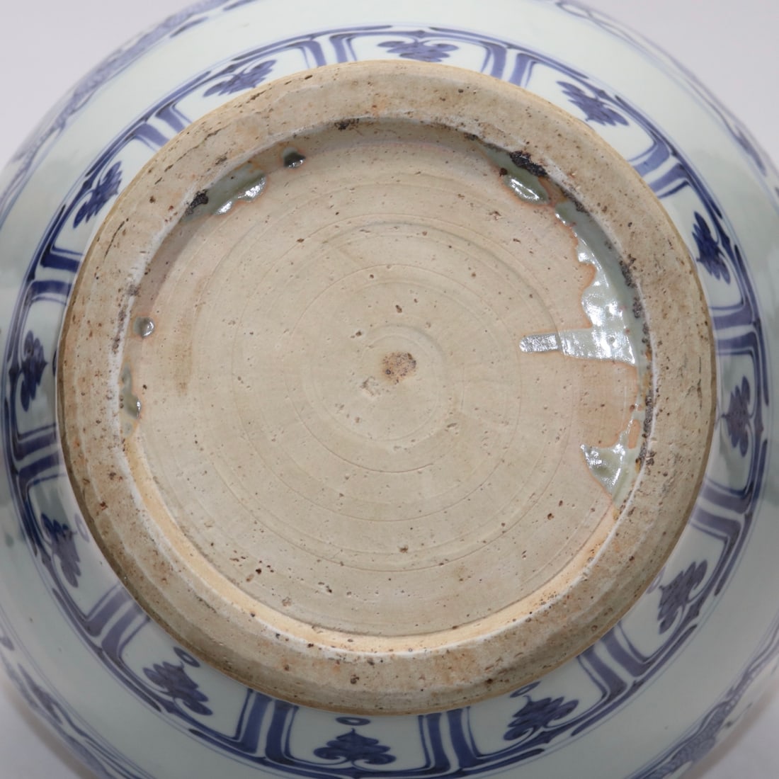 An Exquisite Blue and White Lotus Pattern Dragon Pattern Jar - 9