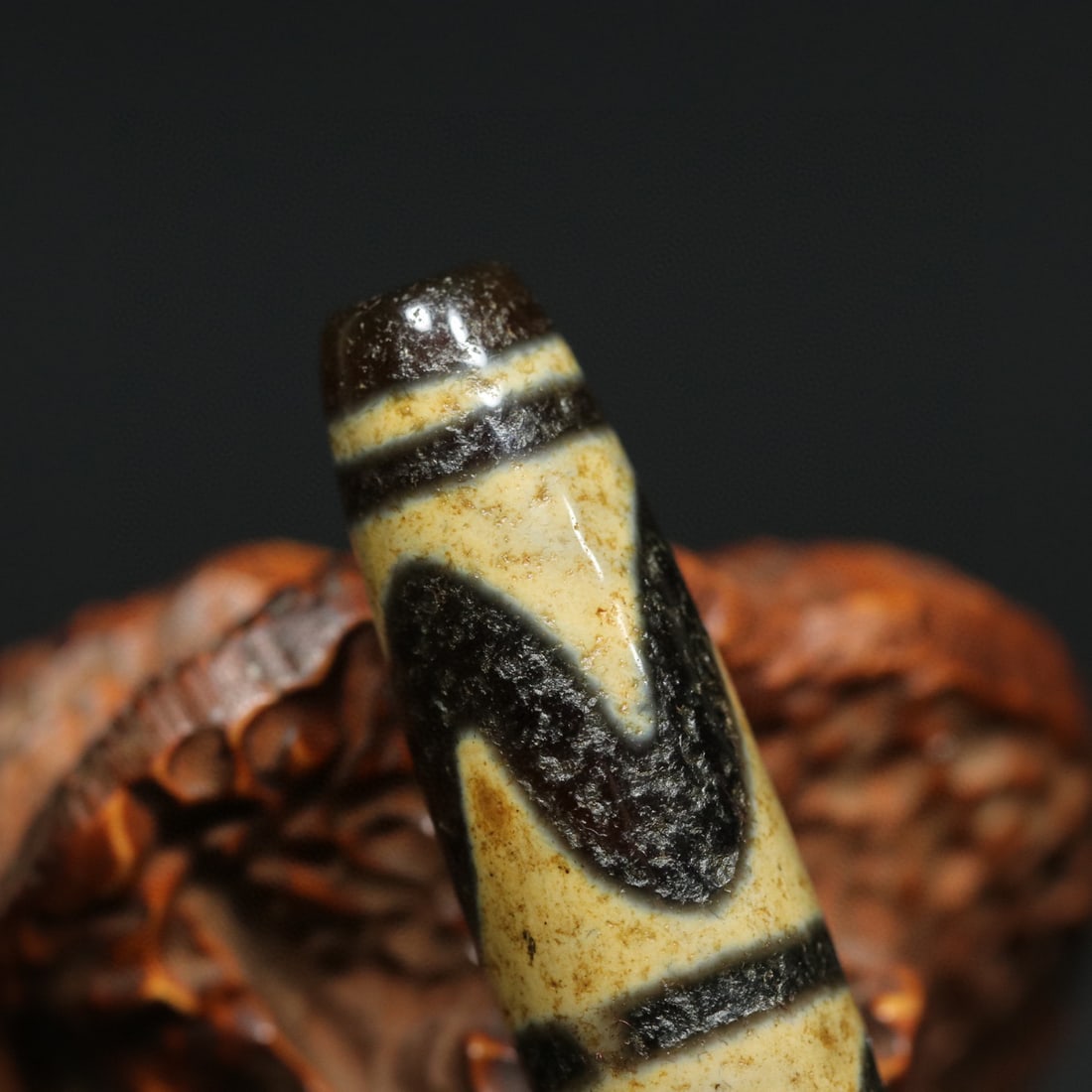 An Exquisite Dzi Bead Pendant - 8