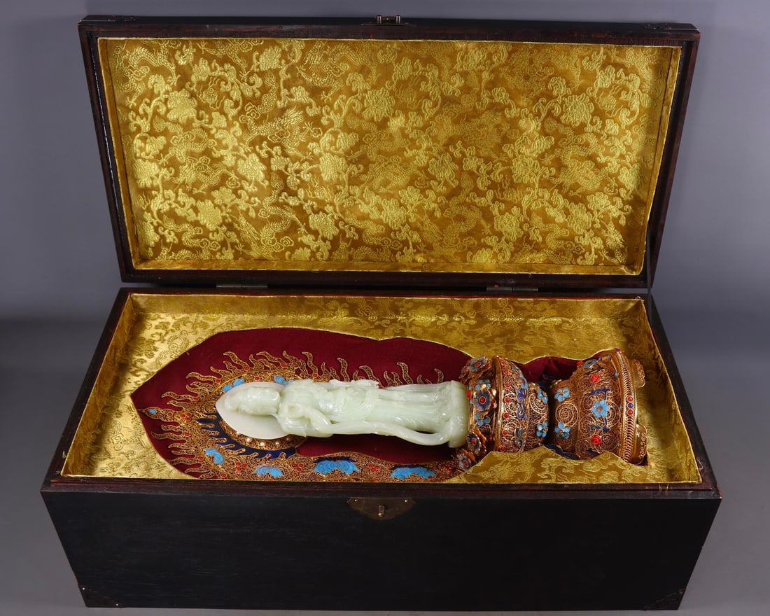 An Exquisite Gilt Bronze Inlaid White Jade Buddha Statue (1 of 9)