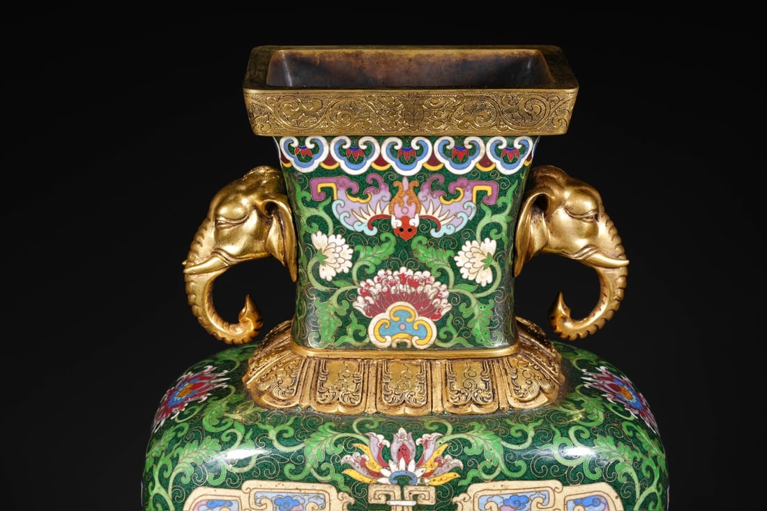 An Exquisite Cloisonne Dragon Pattern Seawater Pattern Lotus Pattern Double-Ears Vase - 2