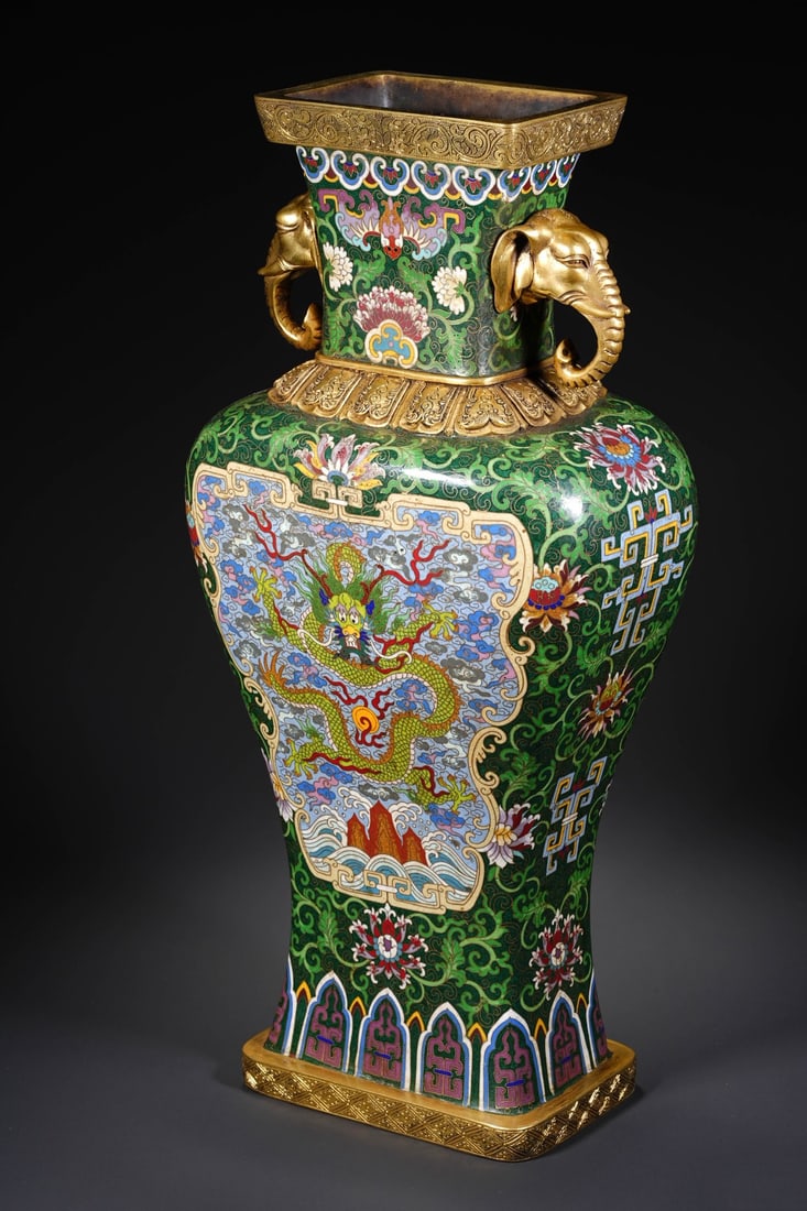 An Exquisite Cloisonne Dragon Pattern Seawater Pattern Lotus Pattern Double-Ears Vase - 4