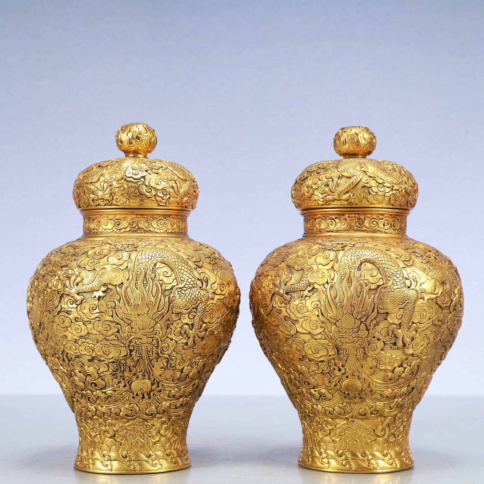 A Exquisite A pair of Gilt Bronze Dragon Pattern Vase (1 of 11)