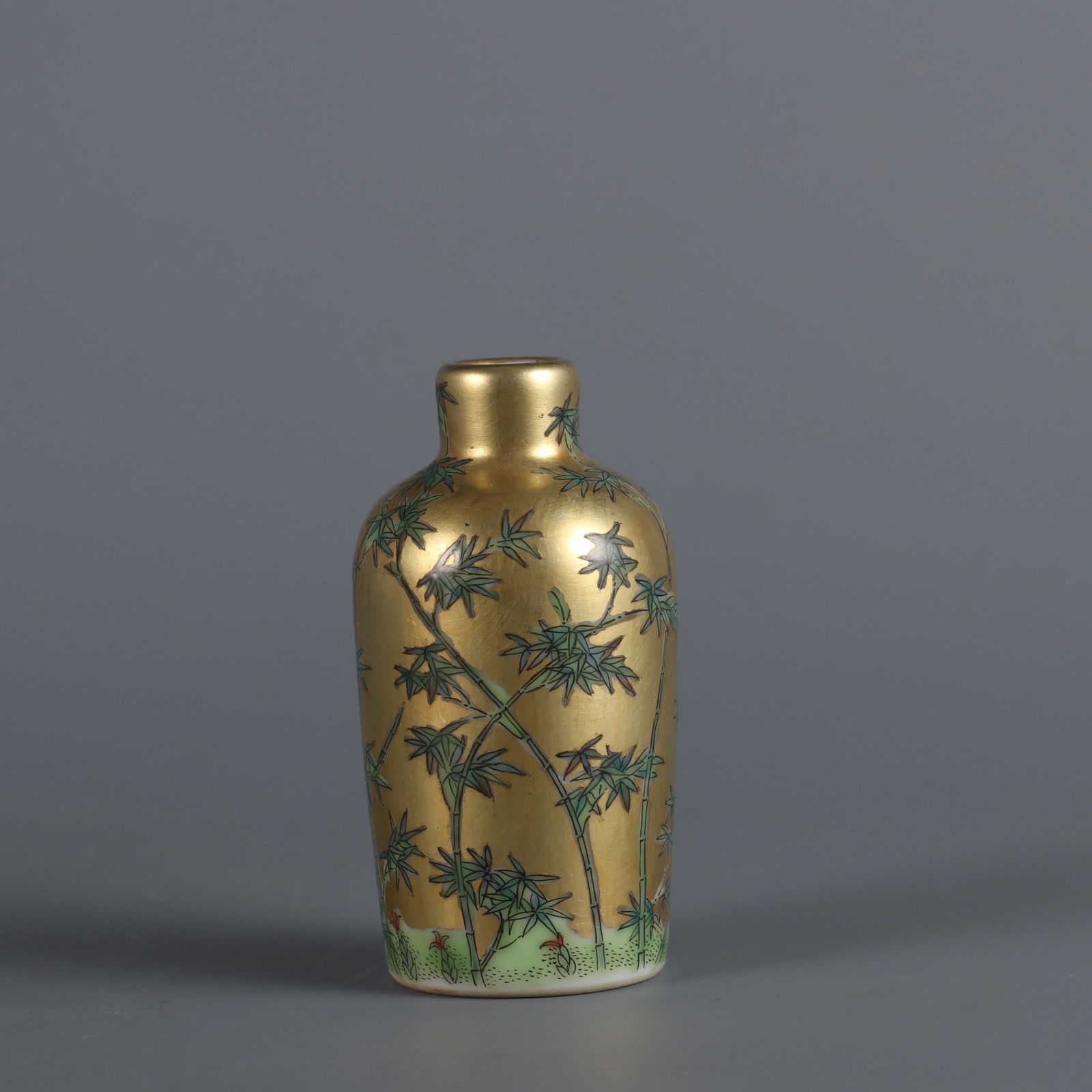 An Exquisite Famille-Rose Bamboo Pattern Snuff Bottle - 2